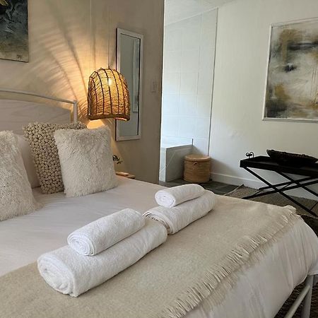 Enchanting Self-Catering Villa With Queen Bed At Bokmakierie Villas Windhoek Bagian luar foto