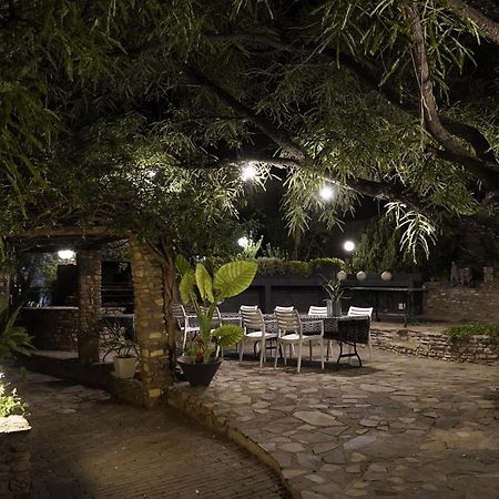 Enchanting Self-Catering Villa With Queen Bed At Bokmakierie Villas Windhoek Bagian luar foto
