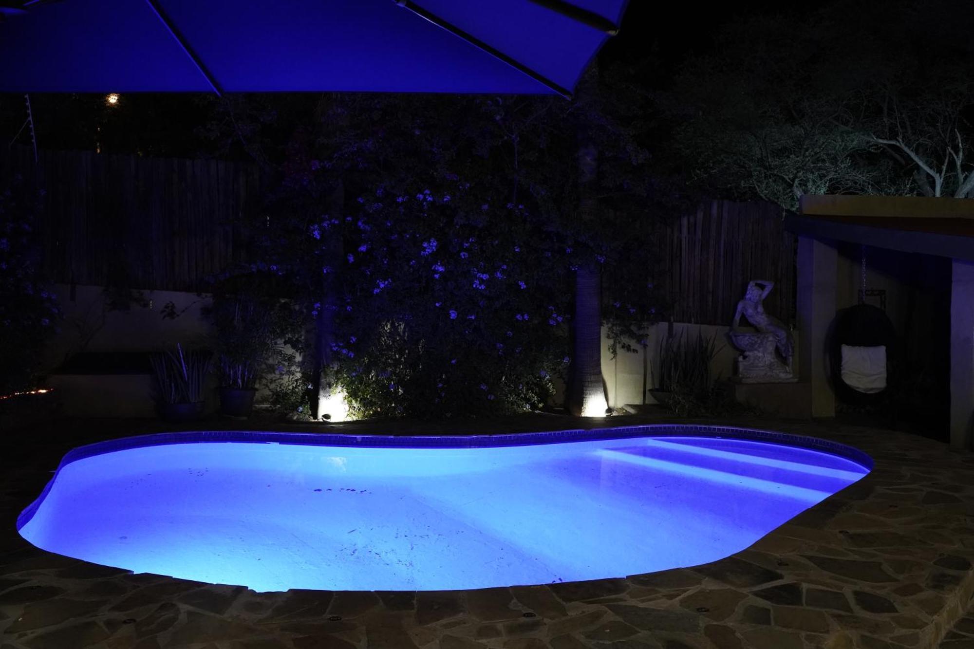 Enchanting Self-Catering Villa With Queen Bed At Bokmakierie Villas Windhoek Bagian luar foto