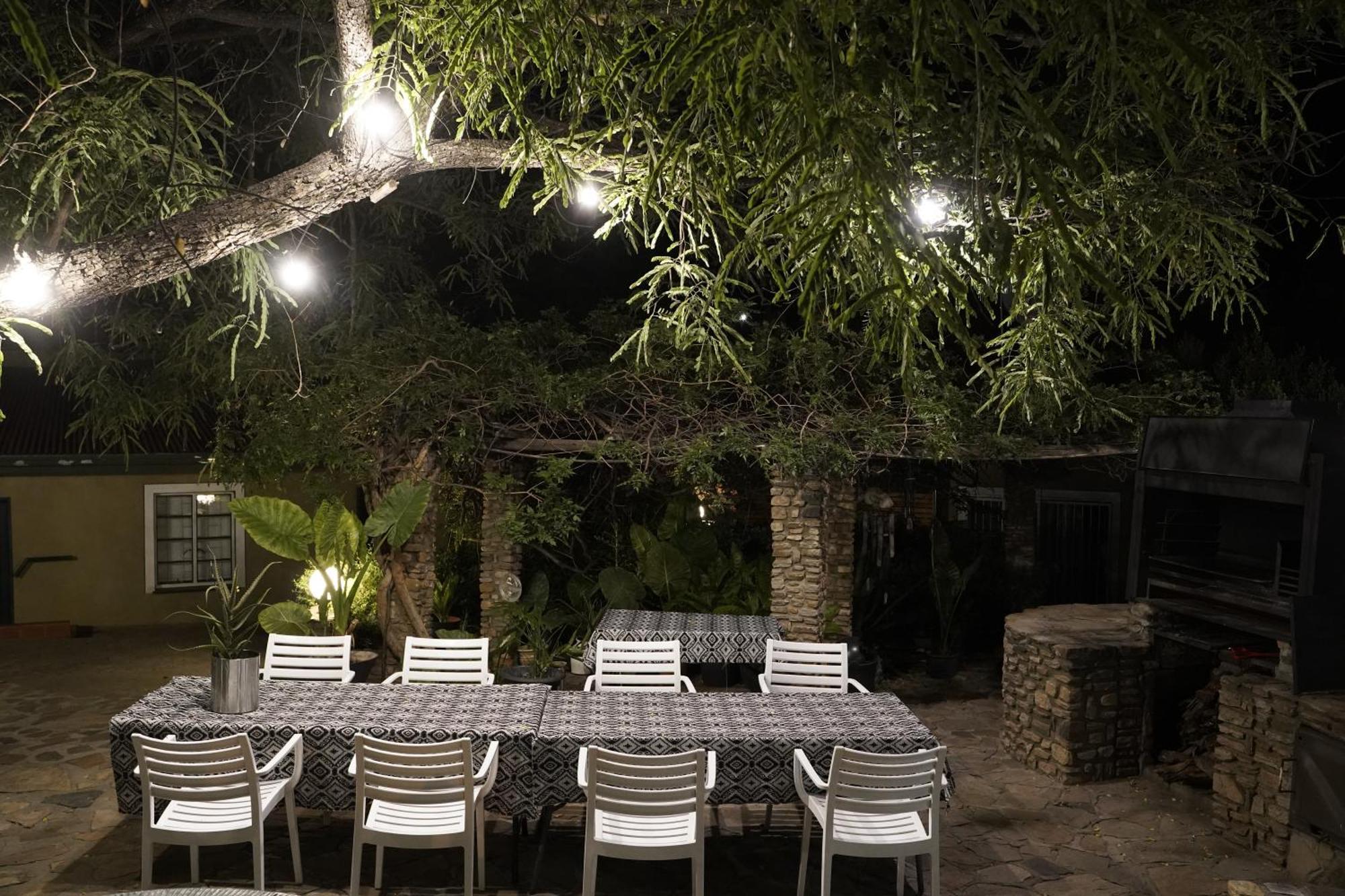 Enchanting Self-Catering Villa With Queen Bed At Bokmakierie Villas Windhoek Bagian luar foto